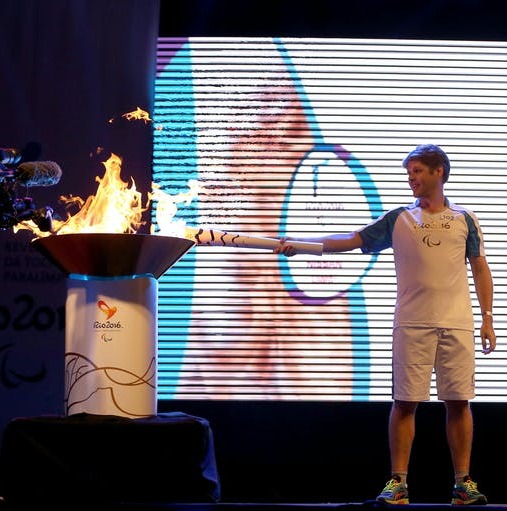 El ex triatleta Antonio Lanari Bo completa el relevo de la antorcha paralímpica en Rio. Relevo de la antorcha paralímpica en Brasilia.
